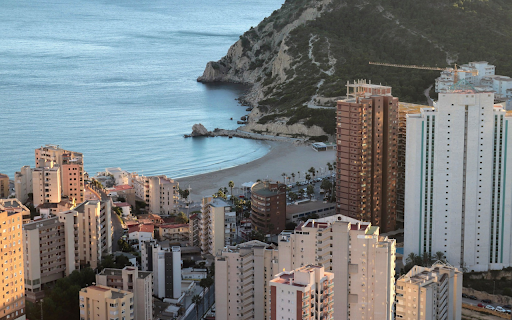 Busy tourist beach  from Chrome web store to be run with OffiDocs Chromium online