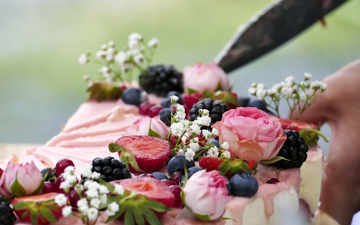 Cake and fresh flowers  from Chrome web store to be run with OffiDocs Chromium online