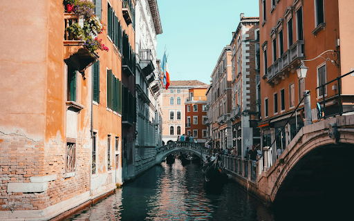 Canal in Venice  from Chrome web store to be run with OffiDocs Chromium online