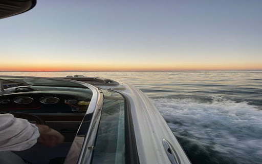 Canoe surfing wallpaper  from Chrome web store to be run with OffiDocs Chromium online