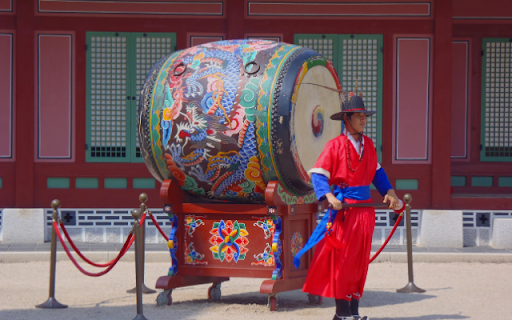 Ceremonial Drum at a Royal Palace  from Chrome web store to be run with OffiDocs Chromium online
