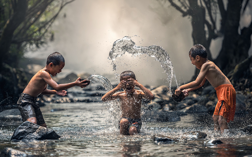 Children playing slap water  from Chrome web store to be run with OffiDocs Chromium online