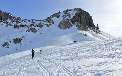 Climbing Through Snowy Peaks  from Chrome web store to be run with OffiDocs Chromium online