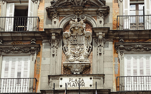 Close up of the Plaza Mayor in Madrid, Spain  from Chrome web store to be run with OffiDocs Chromium online