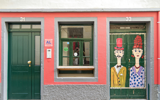 Colorful Street Art on Funchal Building Façade  from Chrome web store to be run with OffiDocs Chromium online