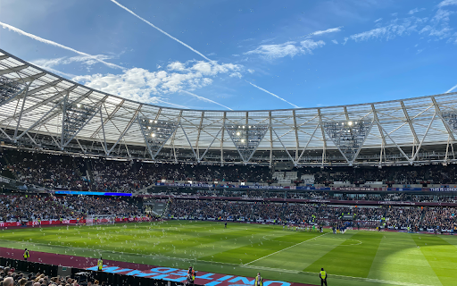 Crowd of Spectators in the Stands London Stadium  from Chrome web store to be run with OffiDocs Chromium online