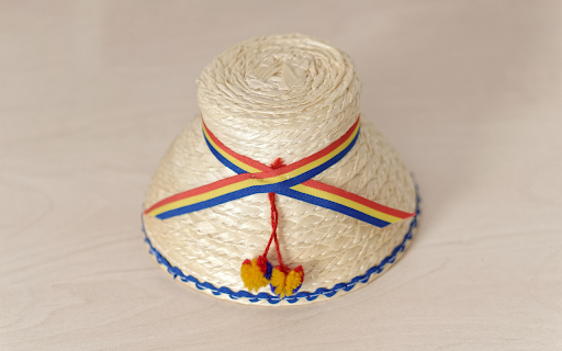 Cute little hat  from Chrome web store to be run with OffiDocs Chromium online