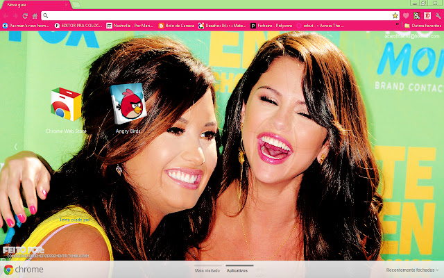 Demi Lovato e Selena Gomez  from Chrome web store to be run with OffiDocs Chromium online