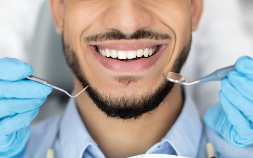 Dentist and beautiful teeth  from Chrome web store to be run with OffiDocs Chromium online