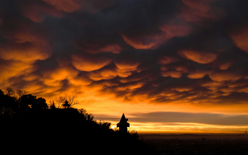 Dramatic Sunset Silhouette Over City Skyline  from Chrome web store to be run with OffiDocs Chromium online