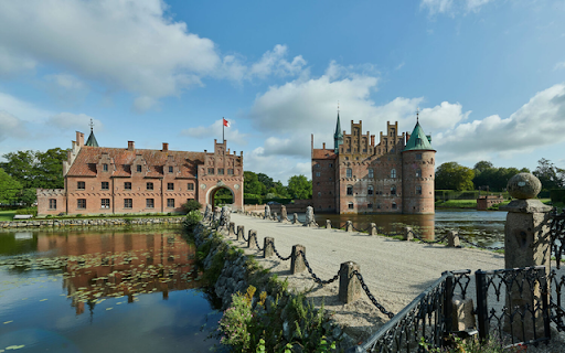 Egeskov Castle  from Chrome web store to be run with OffiDocs Chromium online