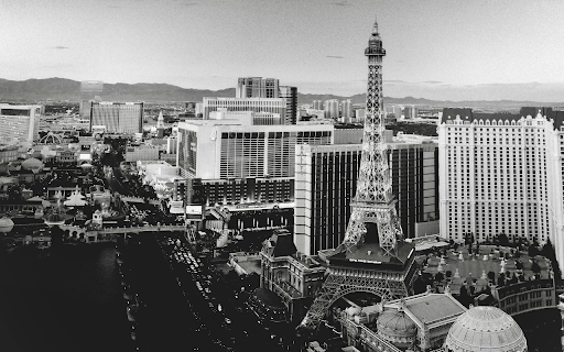 Eiffel Tower in Las Vegas in Black and White  from Chrome web store to be run with OffiDocs Chromium online