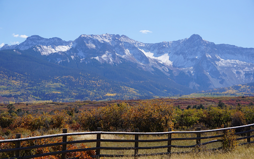 Farm near the mountains  from Chrome web store to be run with OffiDocs Chromium online