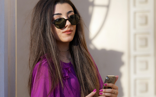 Fashionable Glasses Girl  from Chrome web store to be run with OffiDocs Chromium online
