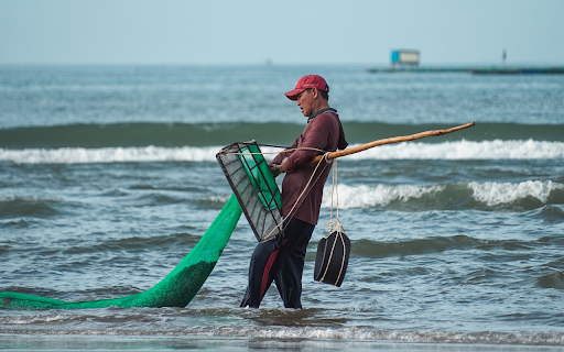 Fishermen and fun  from Chrome web store to be run with OffiDocs Chromium online
