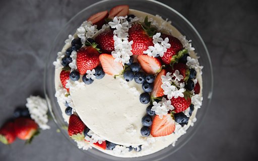 Flower and fruit cream cake  from Chrome web store to be run with OffiDocs Chromium online
