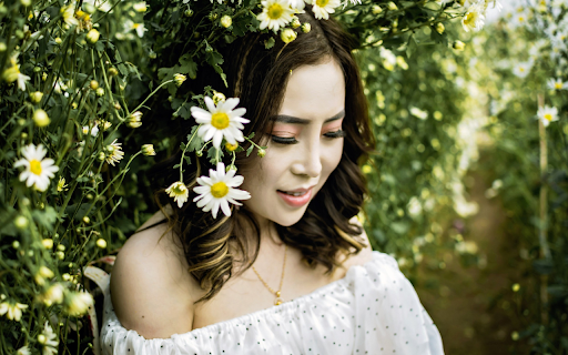 flowers and pretty girls  from Chrome web store to be run with OffiDocs Chromium online