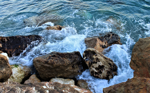 Foam splashed on the rocks  from Chrome web store to be run with OffiDocs Chromium online
