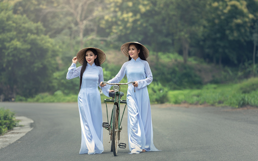 Gentle, elegant girls  from Chrome web store to be run with OffiDocs Chromium online