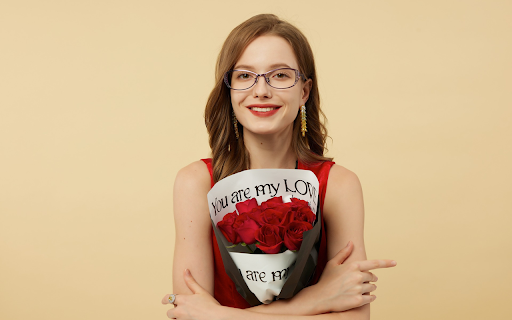 Girl and Bouquet  from Chrome web store to be run with OffiDocs Chromium online
