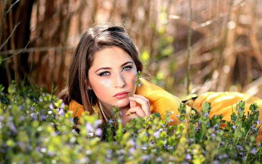 Girl and flower garden  from Chrome web store to be run with OffiDocs Chromium online