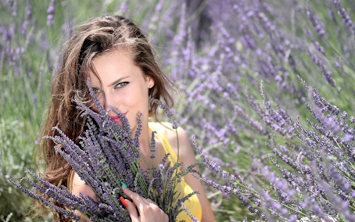 Girl and lavender  from Chrome web store to be run with OffiDocs Chromium online