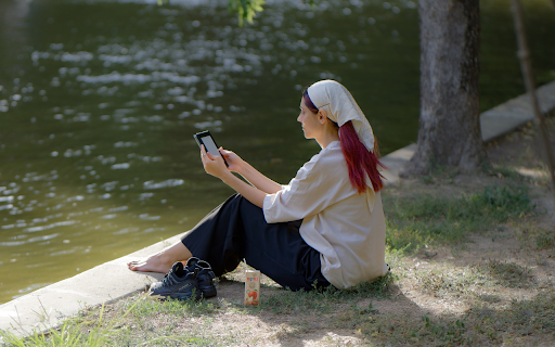 Girl and white scarf  from Chrome web store to be run with OffiDocs Chromium online