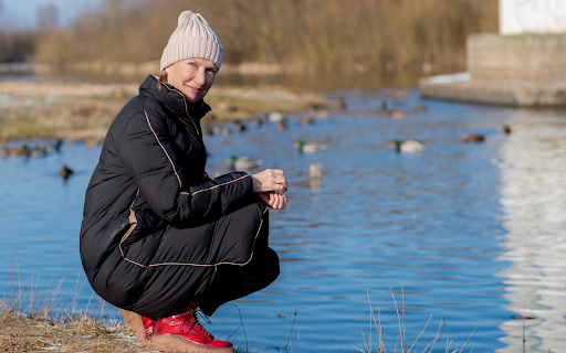 Girl by the lake  from Chrome web store to be run with OffiDocs Chromium online