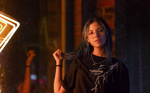 Girl in black shirt  from Chrome web store to be run with OffiDocs Chromium online