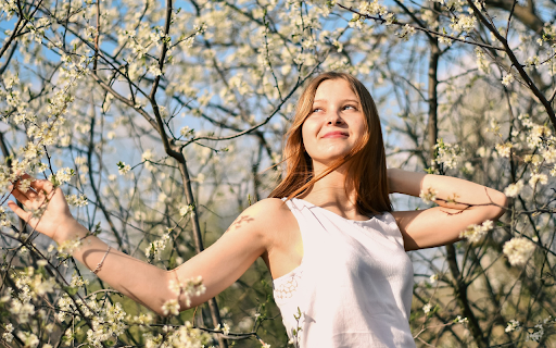 girl in plum blossom garden  from Chrome web store to be run with OffiDocs Chromium online