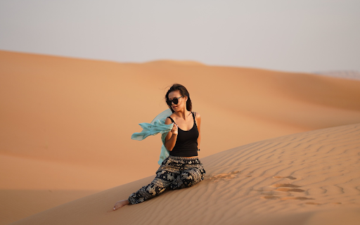 Girl in the desert  from Chrome web store to be run with OffiDocs Chromium online