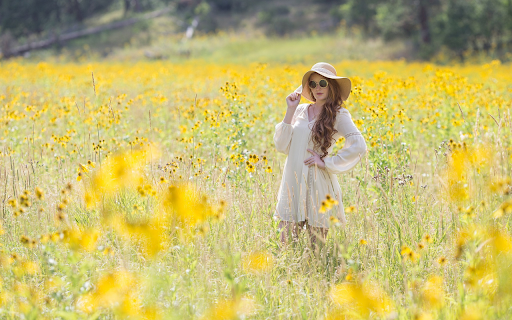 Girl in the yellow flower garden  from Chrome web store to be run with OffiDocs Chromium online