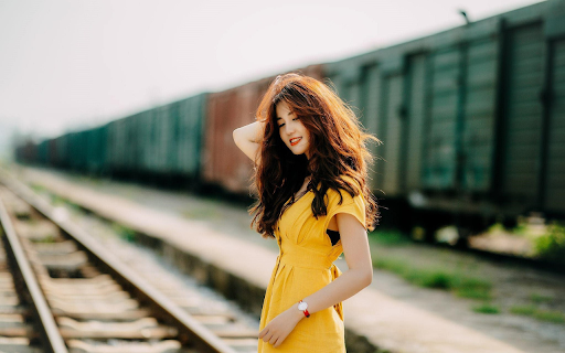 Girl in yellow dress  from Chrome web store to be run with OffiDocs Chromium online