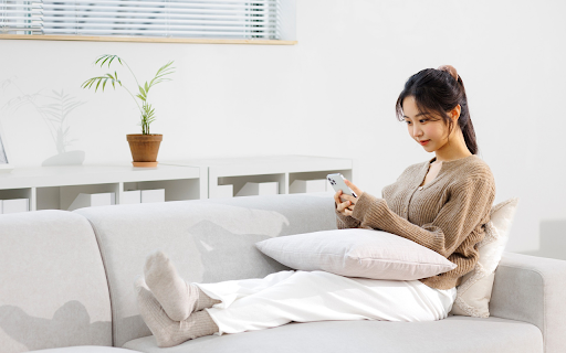Girl on the sofa  from Chrome web store to be run with OffiDocs Chromium online
