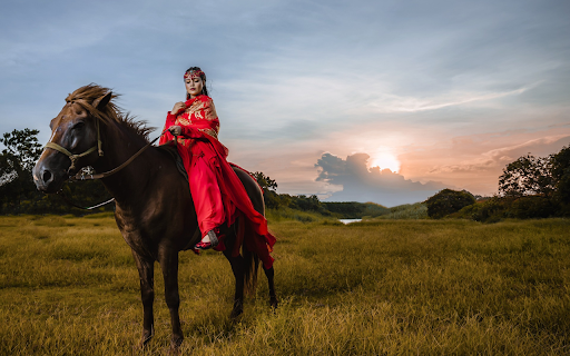 Girl sitting on horseback  from Chrome web store to be run with OffiDocs Chromium online