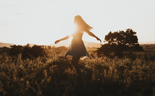 Girl walking around  from Chrome web store to be run with OffiDocs Chromium online