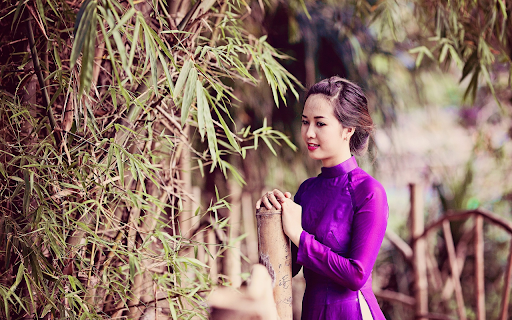 Girl wearing purple shirt  from Chrome web store to be run with OffiDocs Chromium online