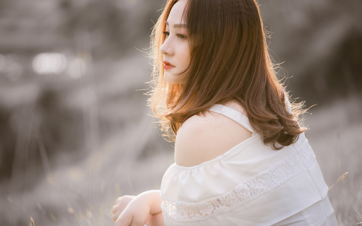 Girl with sad face  from Chrome web store to be run with OffiDocs Chromium online