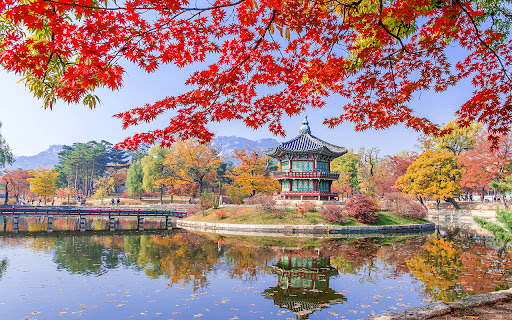 Gyeongbokgung with maple tree in autumn  from Chrome web store to be run with OffiDocs Chromium online