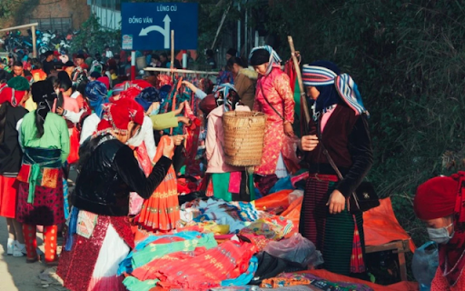 Ha Giang Market Fair – A Vibrant Cultural Experience in the Highlands  from Chrome web store to be run with OffiDocs Chromium online