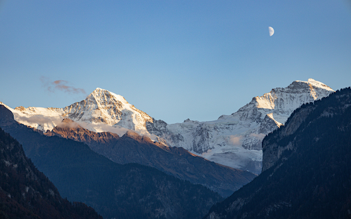 Half Moon over the Snow Covered Mountain  from Chrome web store to be run with OffiDocs Chromium online