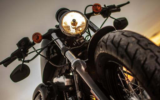 Harley Davidson Iron 883: A Dark and Edgy Icon  from Chrome web store to be run with OffiDocs Chromium online