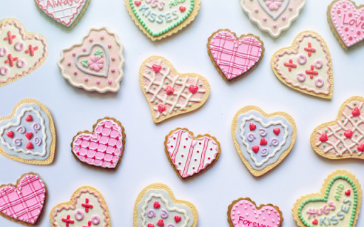 Heart Shaped Cookies in Various Designs  from Chrome web store to be run with OffiDocs Chromium online