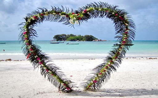 Heart shaped flower gate wallpaper  from Chrome web store to be run with OffiDocs Chromium online