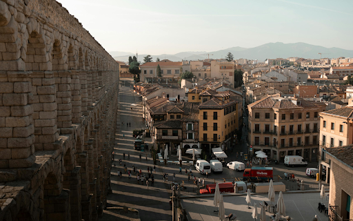 Historic Segovia Aqueduct Overlooking Cityscape  from Chrome web store to be run with OffiDocs Chromium online