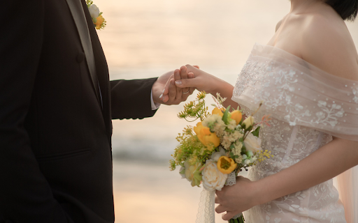 Hold hands forever  from Chrome web store to be run with OffiDocs Chromium online