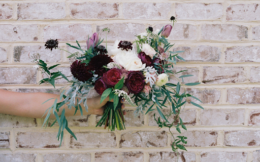 Hold the bouquet  from Chrome web store to be run with OffiDocs Chromium online