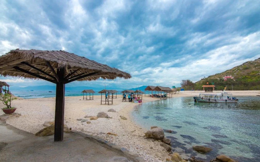 Hon Noi Beach – The Breathtaking Twin Beach of Nha Trang  from Chrome web store to be run with OffiDocs Chromium online