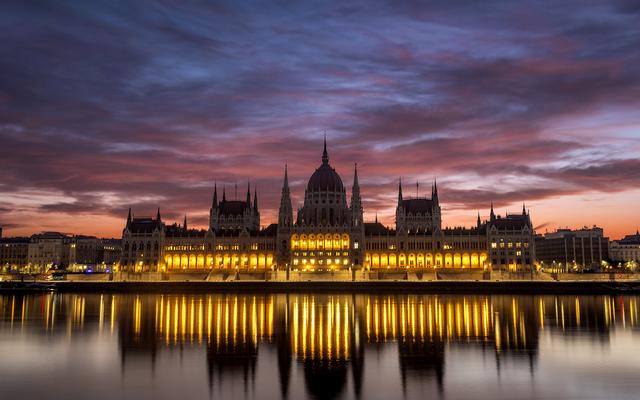 Il Palazzo del Parlamento ungherese DanubeBuda Ca dal negozio web Chrome verrà gestito con OffiDocs Chromium online