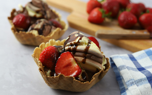 Ice Cream and Strawberries in Wafer Cups  from Chrome web store to be run with OffiDocs Chromium online